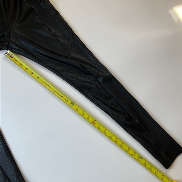 Commando Faux Leather Pocket Legging - Picture 13 of 14